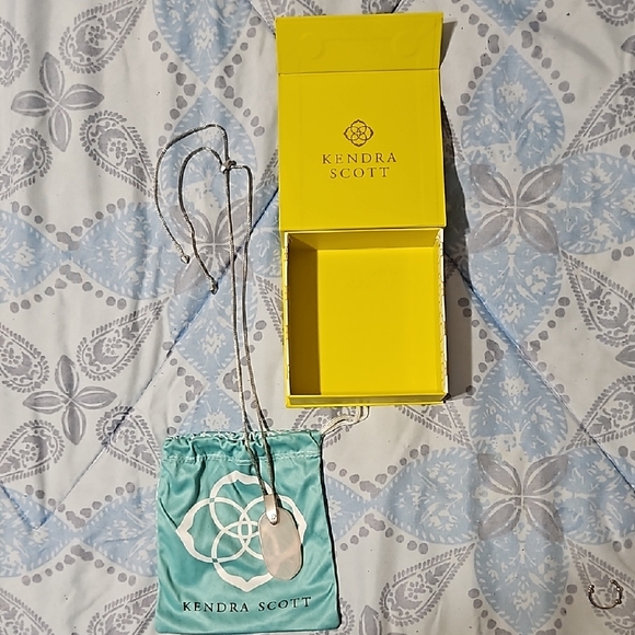 Kendra Scott light pink crystal adjustable silver necklace w/giftbox&storage bag - Picture 2 of 9